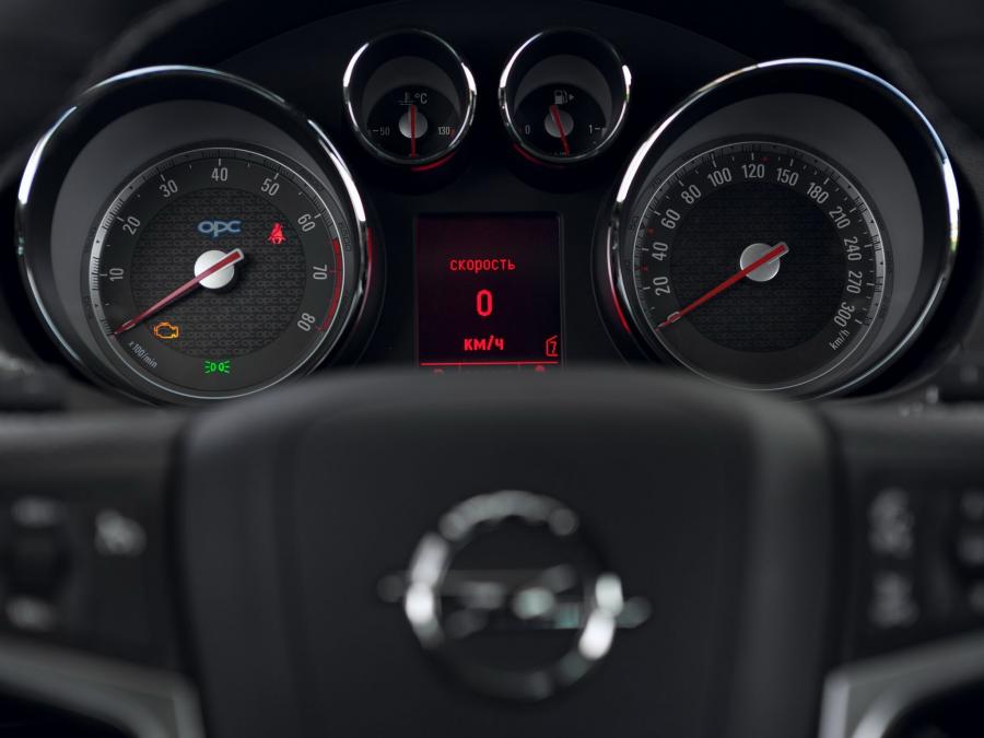 Панель приборов Opel Insignia OPC 2009 года  (фото 6 из 57)